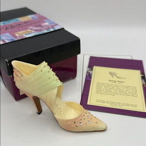 Just the Right Shoe by Raine Originals “Spring Raine” Item 25073 Circa 1999